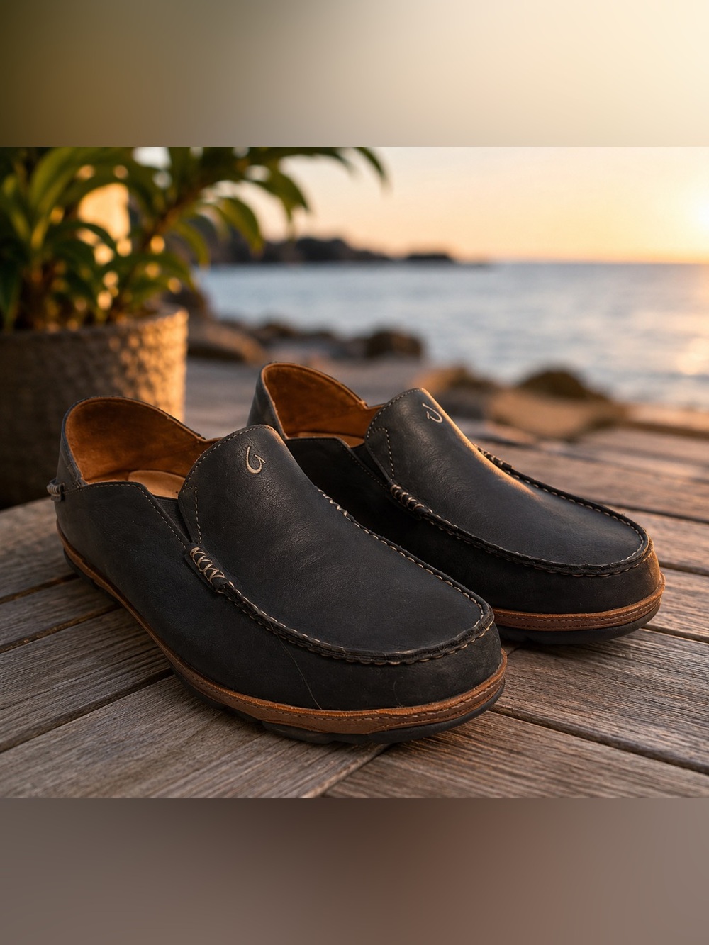 OluKai Moloā Mens 10.5 Premium Leather Slip-On Loafers Black Brown Comfort Shoes